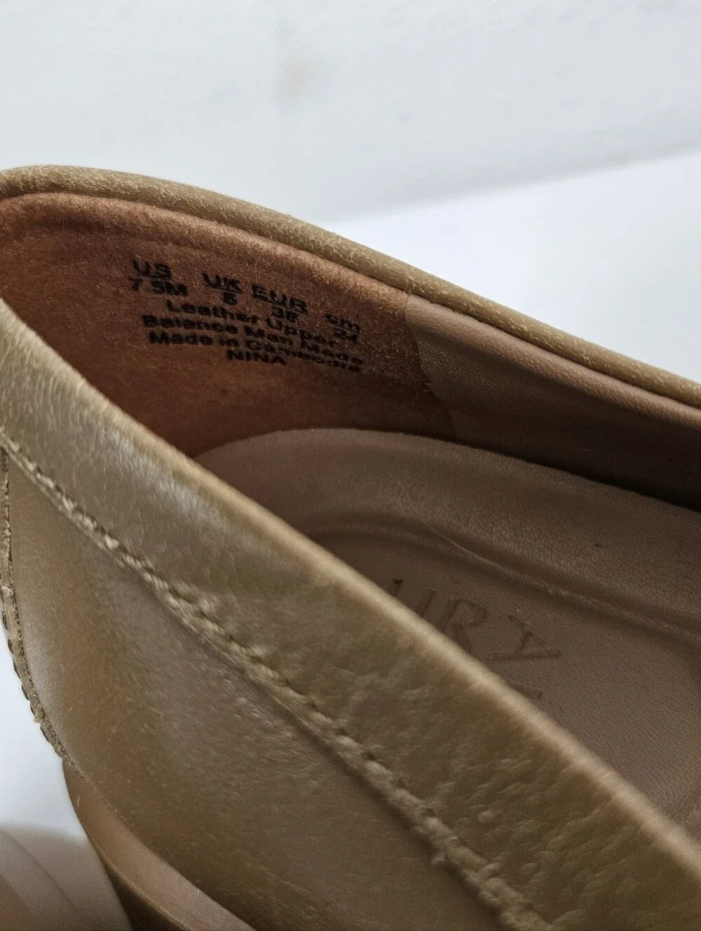 Naturalizer Women's Nina Lug Loafer  Tan Leather 7.5M